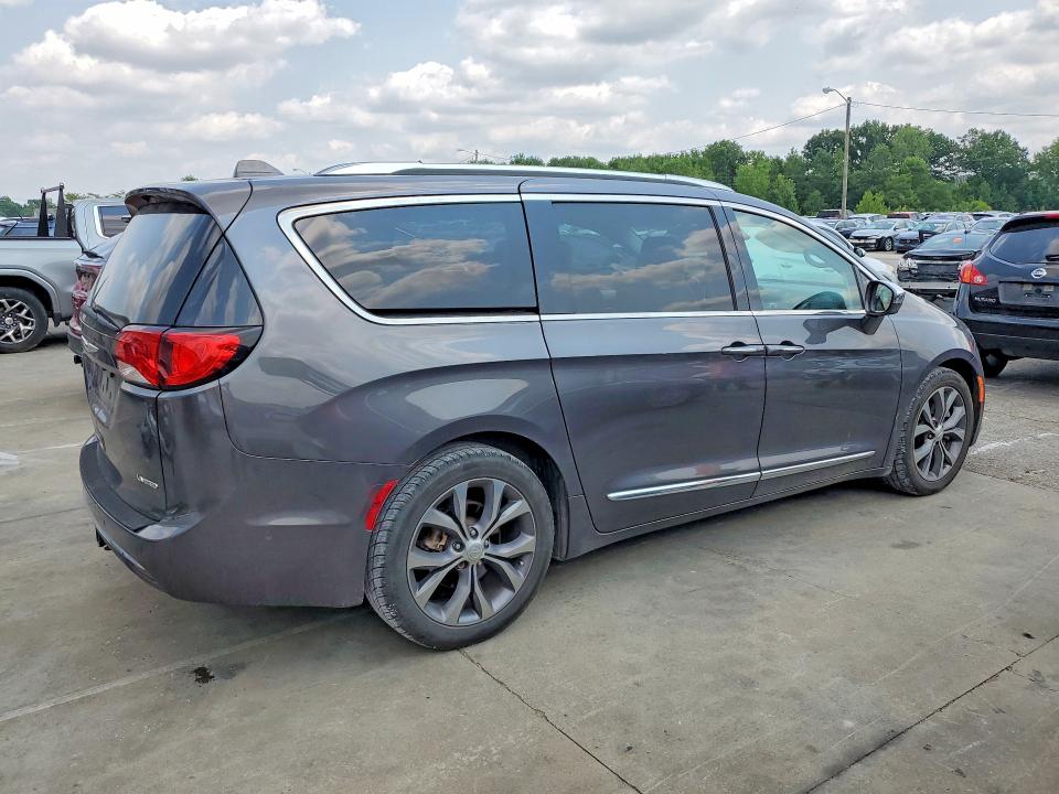 Photo 3 from auction – 2017 CHRYSLER PACIFICA with VIN 2C4RC1GG9HR704898