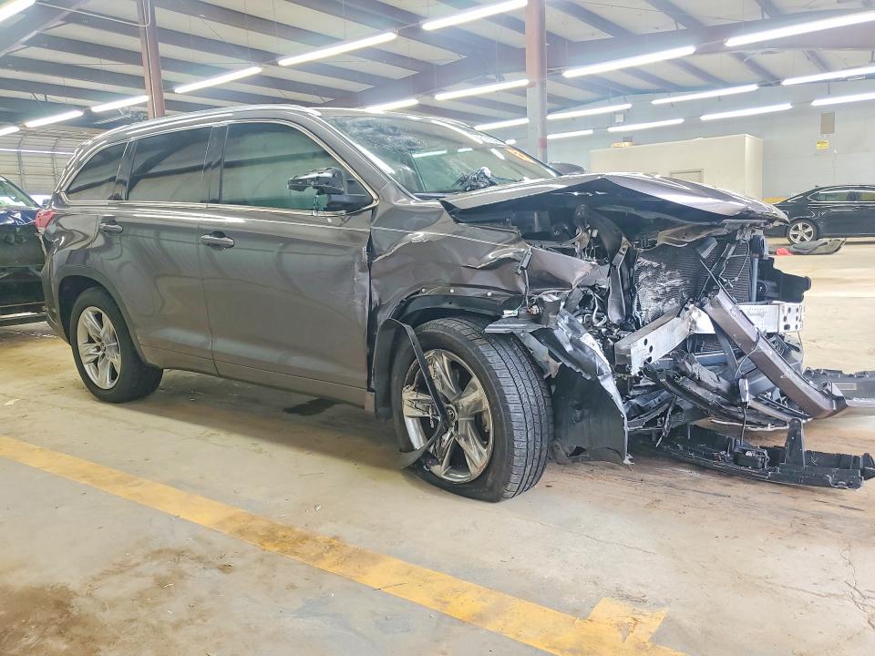 Photo 4 from auction – 2017 TOYOTA HIGHLANDER with VIN 5TDYZRFH9HS195079