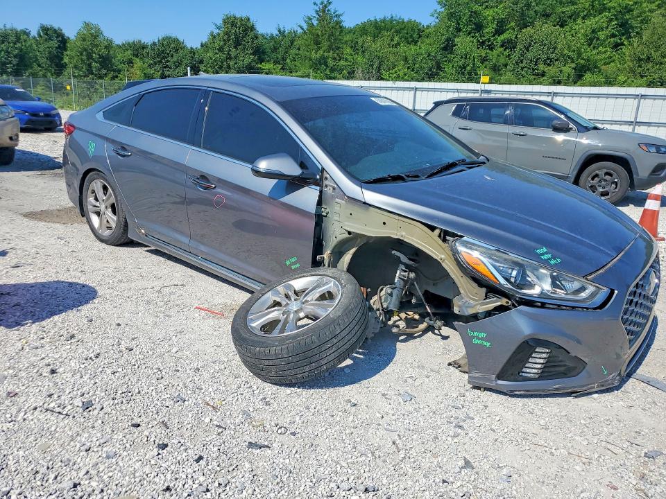Photo 4 from auction – 2019 HYUNDAI SONATA with VIN 5NPE34AF6KH765971