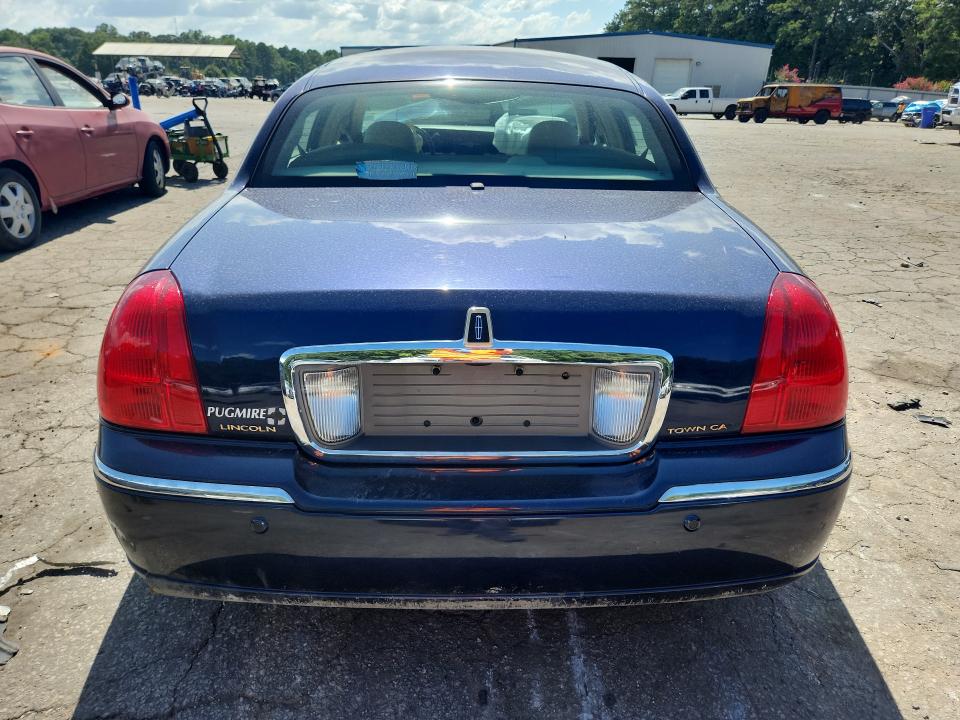 Photo 6 from auction – 2004 LINCOLN TOWN CAR with VIN 1LNHM83W34Y677567