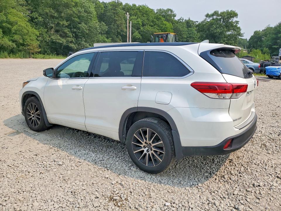 Photo 2 from auction – 2017 TOYOTA HIGHLANDER with VIN 5TDJZRFH3HS517684