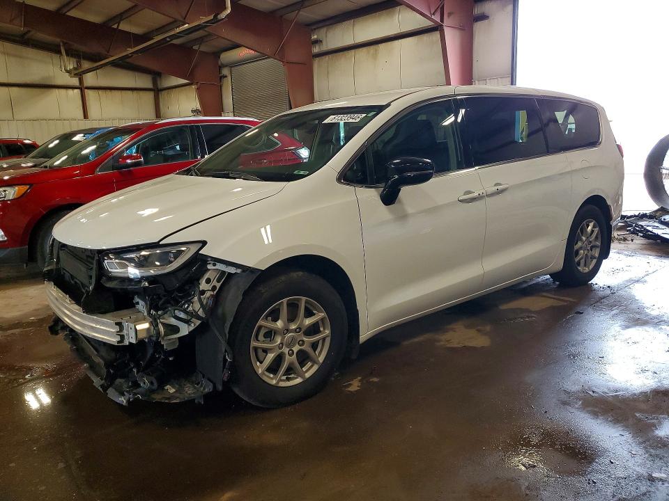 CHRYSLER PACIFICA 2024 с VIN 2C4RC1BG2RR152833 - Фото с аукциона