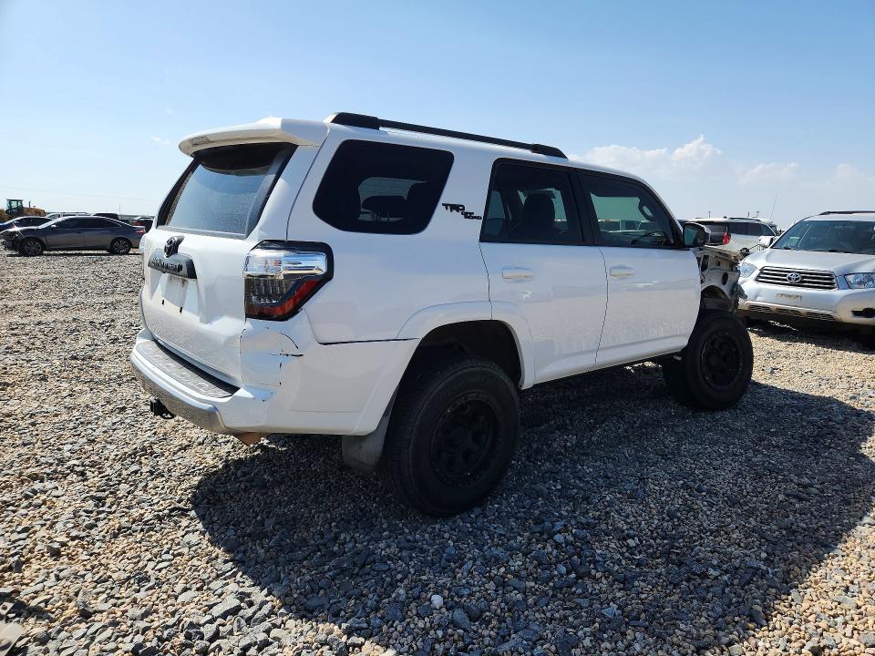 Photo 3 from auction – 2018 TOYOTA 4RUNNER with VIN JTEBU5JR1J5528623