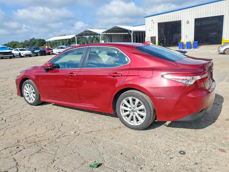Photo 2 from auction – 2019 TOYOTA CAMRY with VIN 4T1B11HK2KU823800