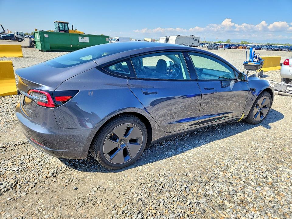 Foto 3 de la subasta – 2022 TESLA MODEL 3 con VIN 5YJ3E1EB9NF359628