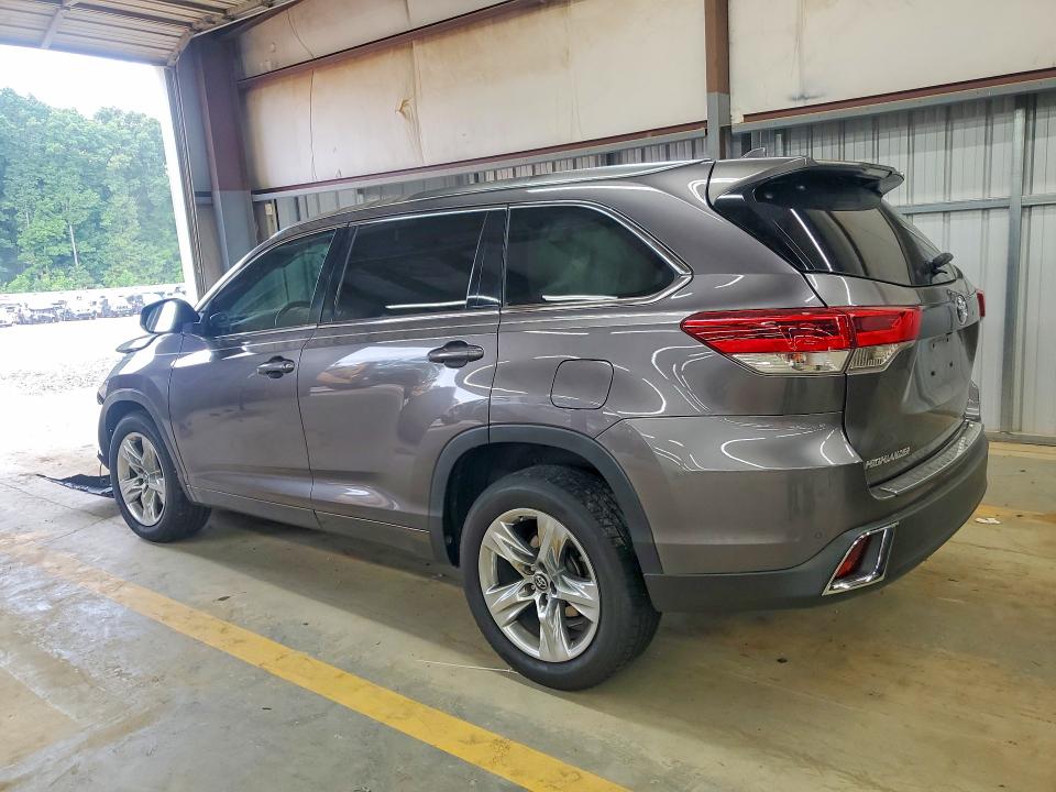 Photo 2 from auction – 2017 TOYOTA HIGHLANDER with VIN 5TDYZRFH9HS195079