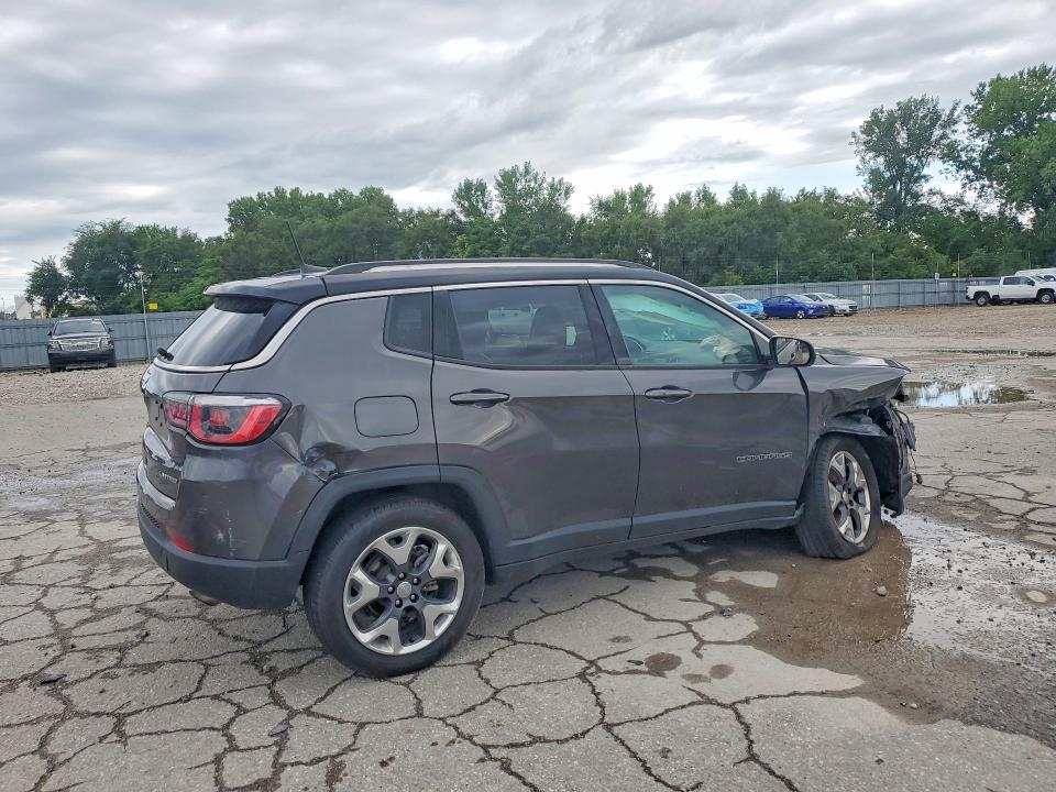 Photo 3 from auction – 2019 JEEP COMPASS with VIN 3C4NJDCB0KT755064