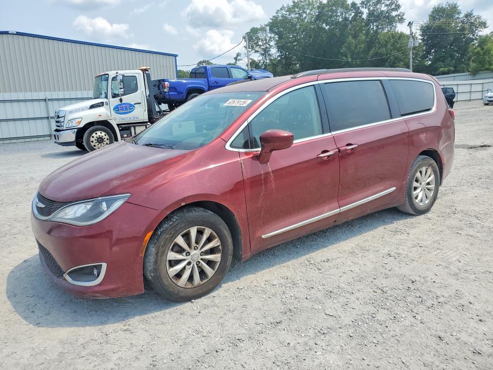 CHRYSLER PACIFICA 2017 with VIN 2C4RC1BG2HR569402 - Photo from auction