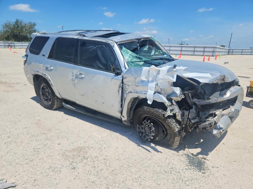 Photo 4 from auction – 2020 TOYOTA 4RUNNER with VIN JTEZU5JR7L5221216