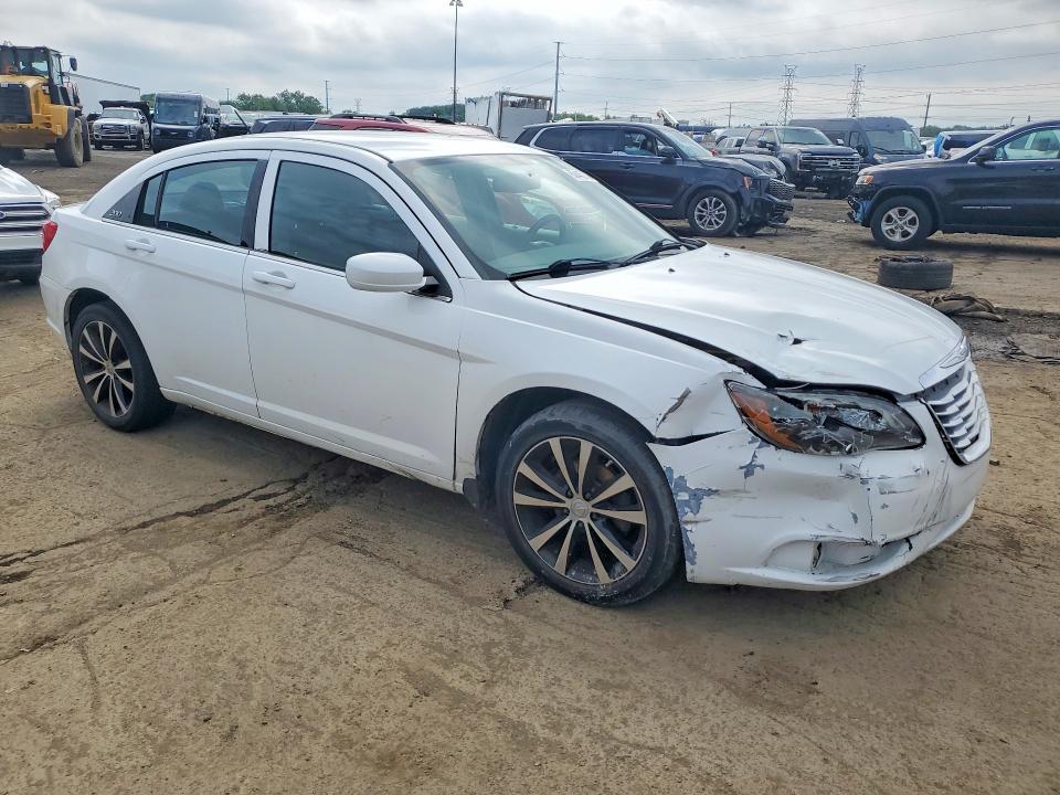 Photo 4 from auction – 2014 CHRYSLER 200 with VIN 1C3CCBBG7EN120144