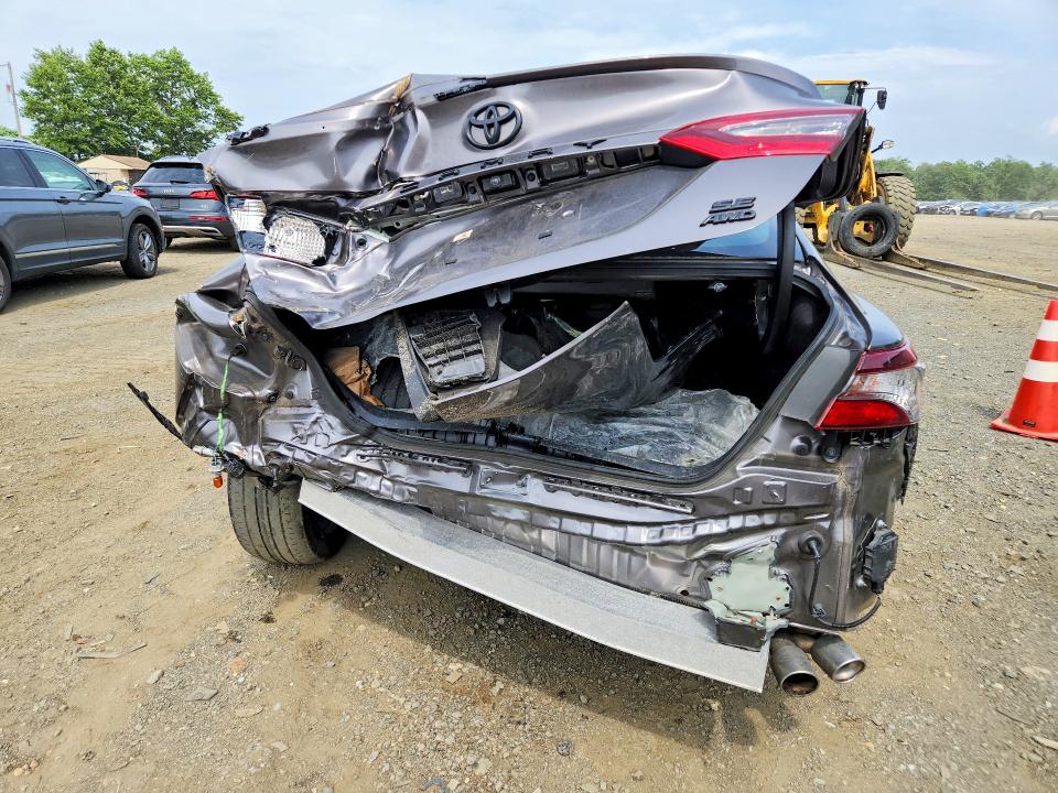 Photo 6 from auction – 2022 TOYOTA CAMRY with VIN 4T1G11BK7NU052317