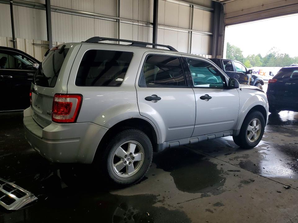 Photo 3 from auction – 2011 FORD ESCAPE with VIN 1FMCU9DG3BKC38974