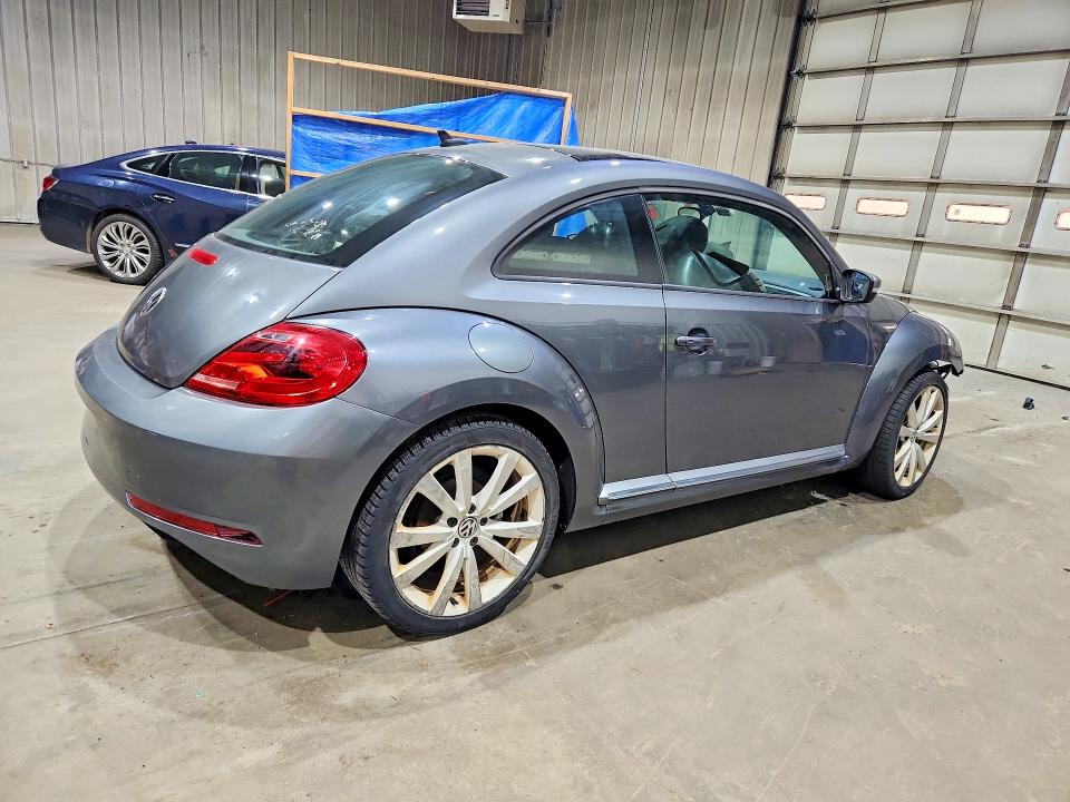 Photo 3 from auction – 2014 VOLKSWAGEN BEETLE with VIN 3VWJ17AT8EM655379