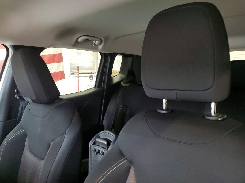 Photo 10 from auction – 2023 JEEP RENEGADE with VIN ZACNJDB17PPP45023