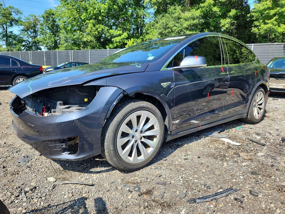 TESLA MODEL X 2016 con VIN 5YJXCAE22GF022650 - Foto de la subasta
