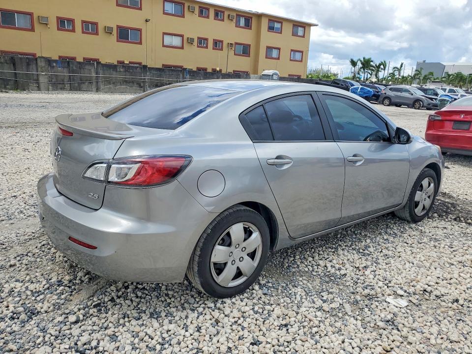 Photo 3 from auction – 2012 MAZDA 3 with VIN JM1BL1UF5C1647352