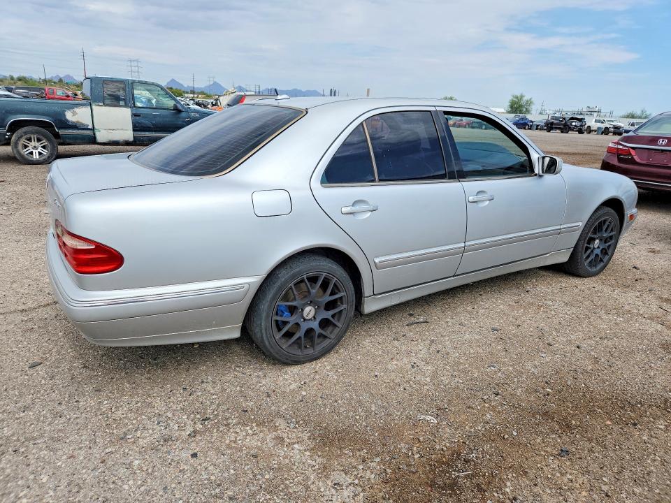 Zdjęcie 3 z aukcji – 2000 MERCEDES-BENZ E z VIN WDBJF83J6YX034323