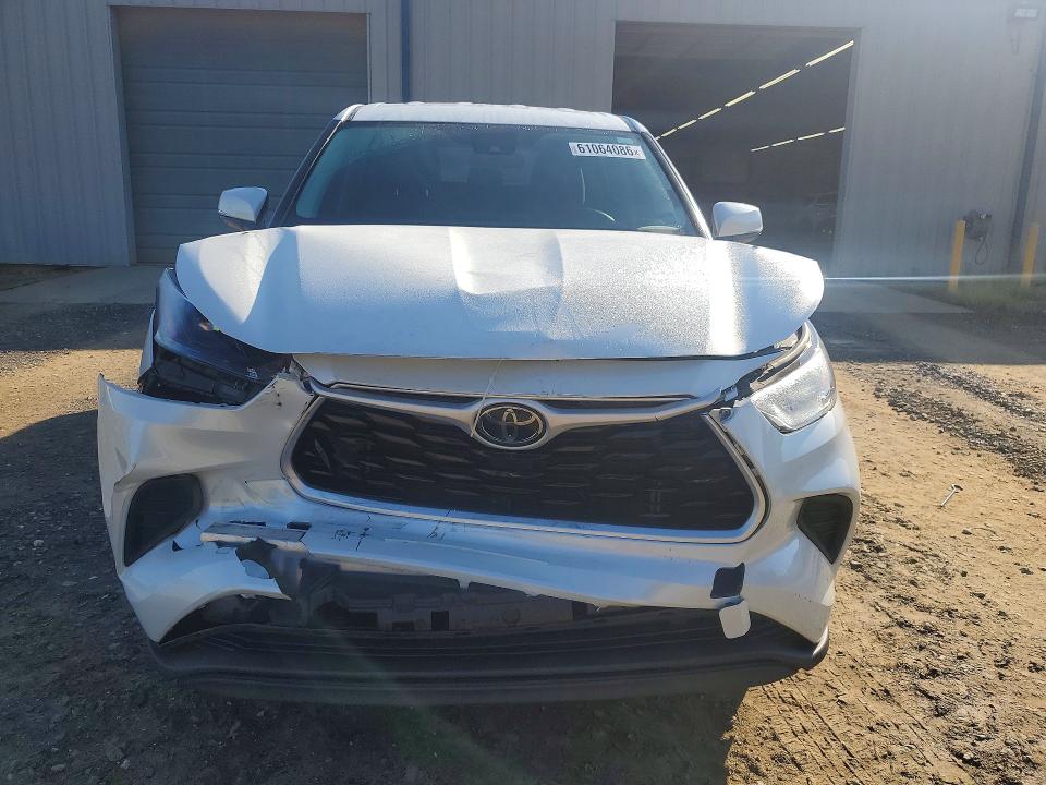 Photo 5 from auction – 2022 TOYOTA HIGHLANDER with VIN 5TDCZRAH2NS125629