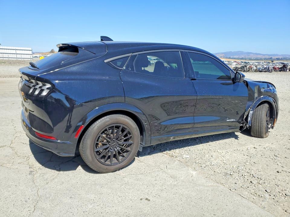Photo 3 from auction – 2022 FORD MUSTANG MACH-E with VIN 3FMTK2SU3NMA40947