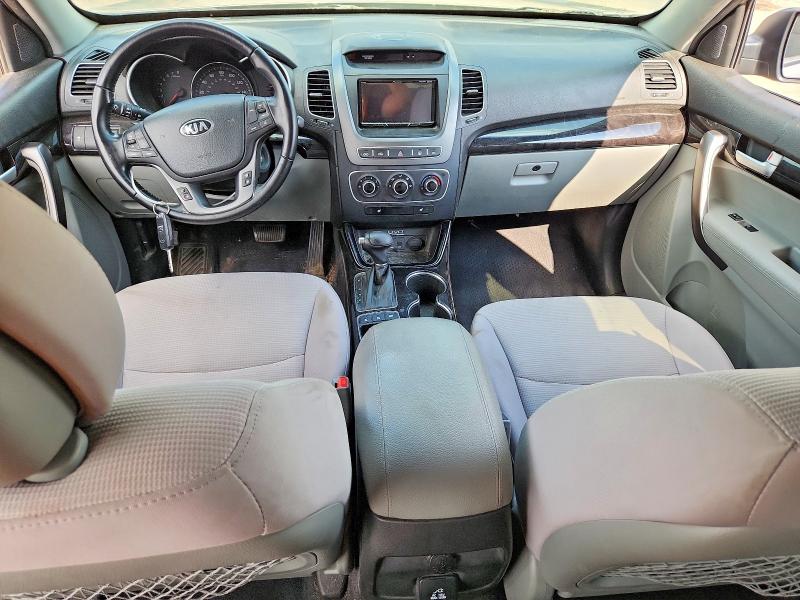 Photo 8 from auction – 2015 KIA SORENTO with VIN 5XYKT4A72FG582477