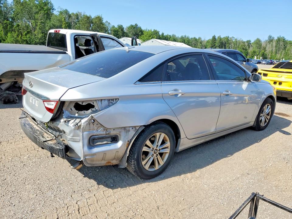 Photo 3 from auction – 2012 HYUNDAI SONATA with VIN 5NPEB4AC1CH474613