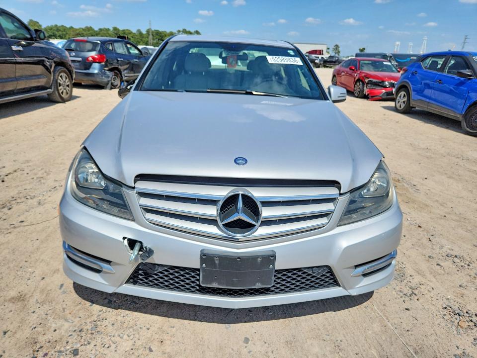 Photo 5 from auction – 2013 MERCEDES-BENZ C with VIN WDDGF4HB7DR284079