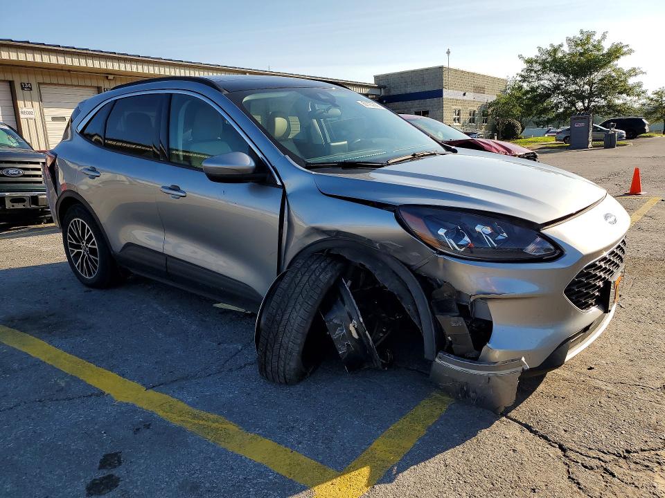 Photo 4 from auction – 2022 FORD ESCAPE with VIN 1FMCU0KZ9NUB98294
