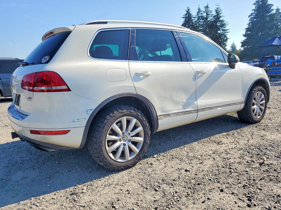 Photo 3 from auction – 2011 VOLKSWAGEN TOUAREG with VIN WVGFF9BP5BD001384