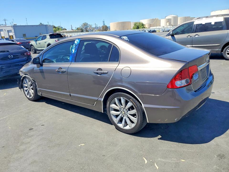 Photo 2 from auction – 2010 HONDA CIVIC with VIN 19XFA1F58AE030792