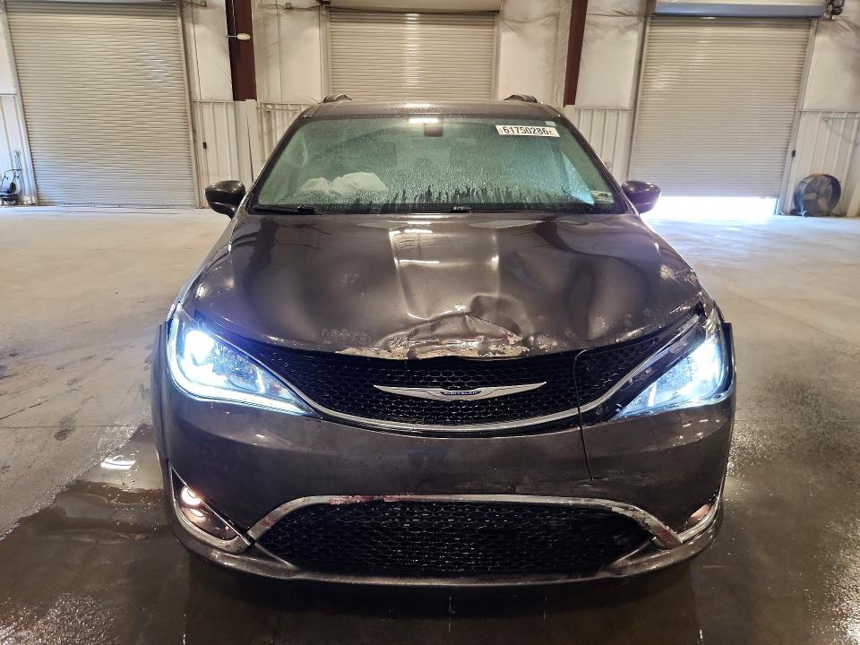 Photo 5 from auction – 2017 CHRYSLER PACIFICA with VIN 2C4RC1BG5HR571614