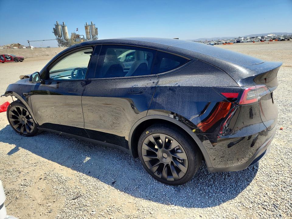 Photo 2 from auction – 2025 TESLA MODEL Y with VIN 7SAYGAEEXSF271552