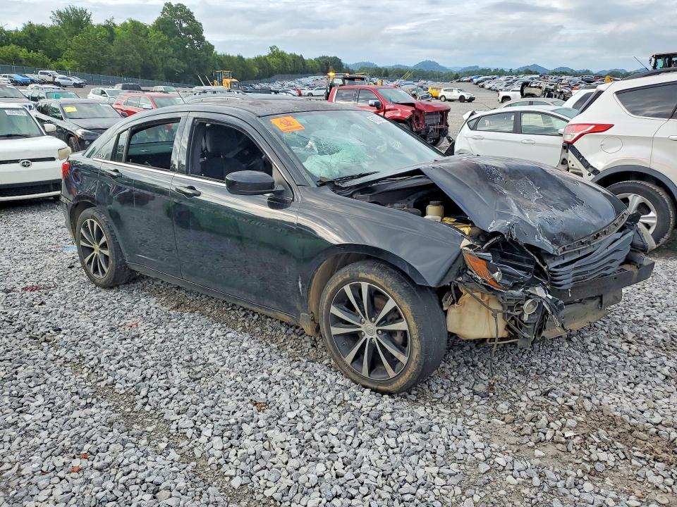 Photo 4 from auction – 2013 CHRYSLER 200 with VIN 1C3CCBBB8DN570100
