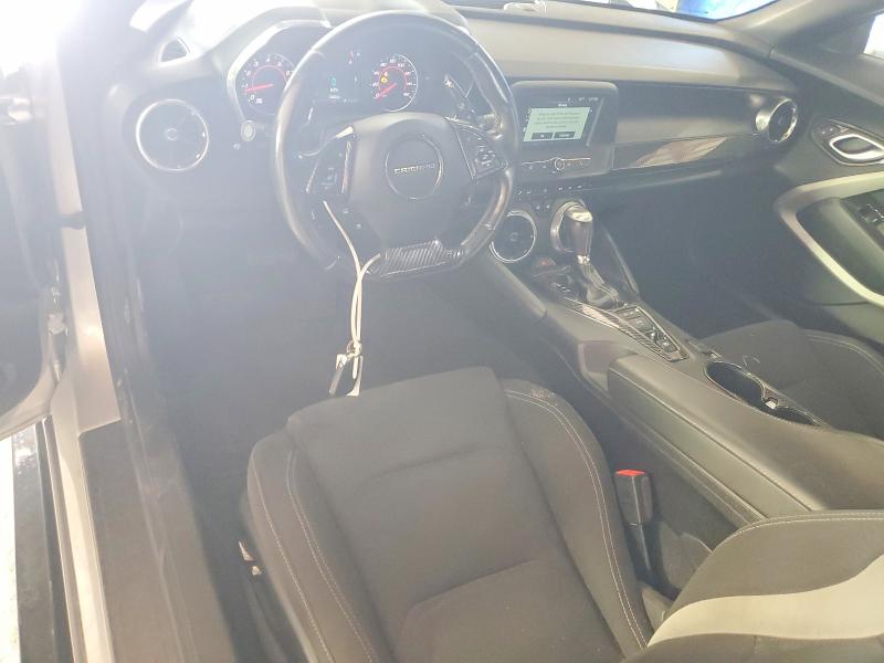 Photo 8 from auction – 2018 CHEVROLET CAMARO with VIN 1G1FB1RX9J0175450