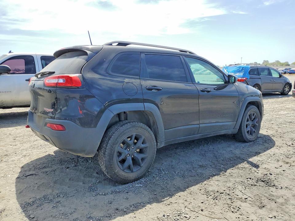Photo 3 from auction – 2017 JEEP CHEROKEE with VIN 1C4PJMBS5HW649674
