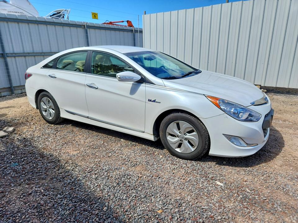 Photo 4 from auction – 2014 HYUNDAI SONATA with VIN KMHEC4A43EA114531