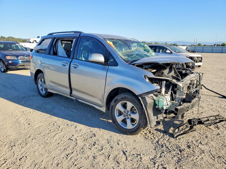 Photo 4 from auction – 2020 TOYOTA SIENNA with VIN 5TDKZ3DC1LS023096