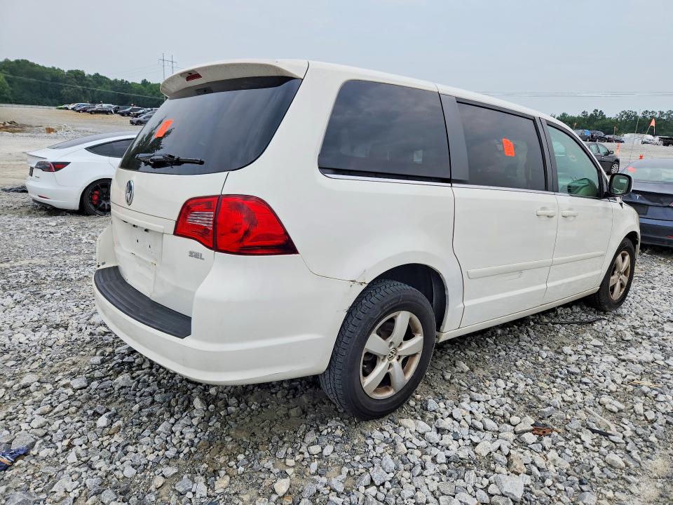 Photo 3 from auction – 2010 VOLKSWAGEN ROUTAN with VIN 2V4RW5DX3AR407480