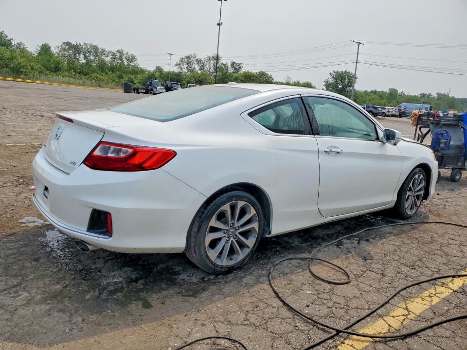 Photo 3 from auction – 2015 HONDA ACCORD with VIN 1HGCT2B82FA004610