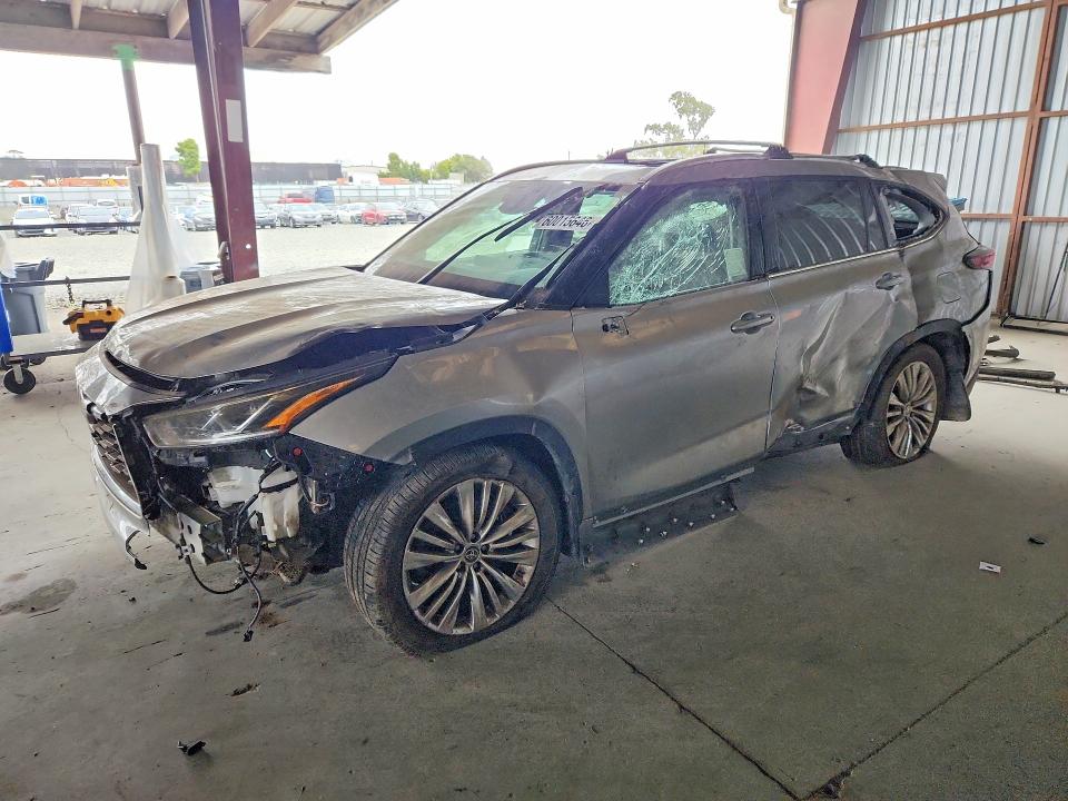 TOYOTA HIGHLANDER 2024 with VIN 5TDKDRBH6RS564329 - Photo from auction