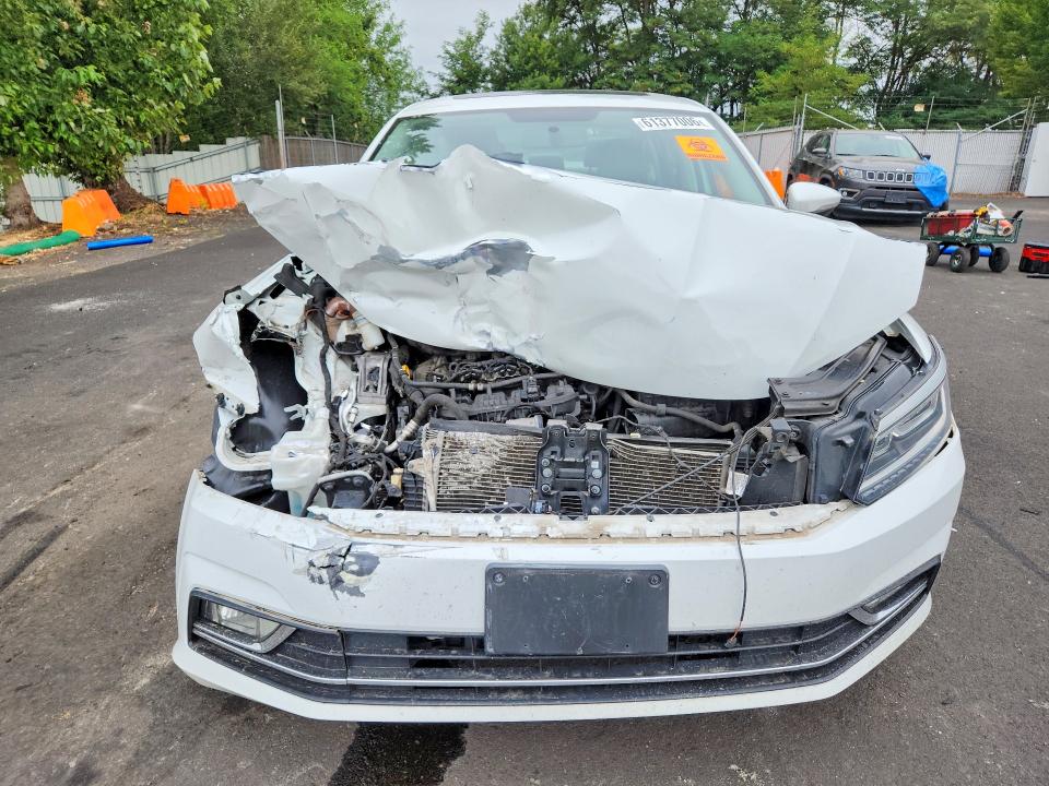 Photo 5 from auction – 2018 VOLKSWAGEN PASSAT with VIN 1VWBA7A34JC040926