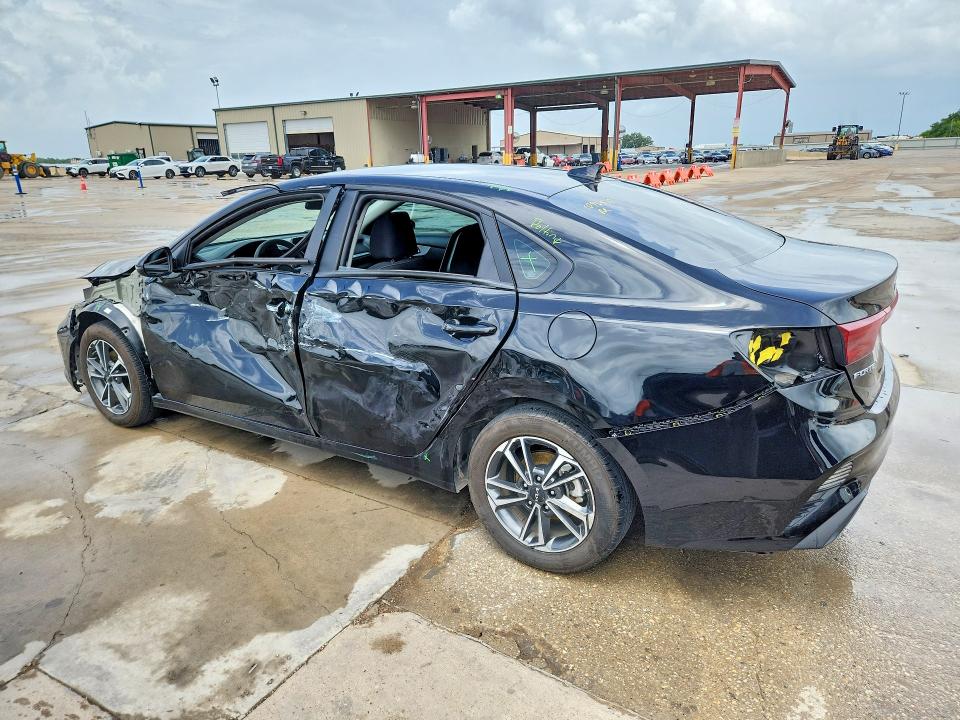 Photo 2 from auction – 2023 KIA FORTE with VIN 3KPF24AD5PE671548