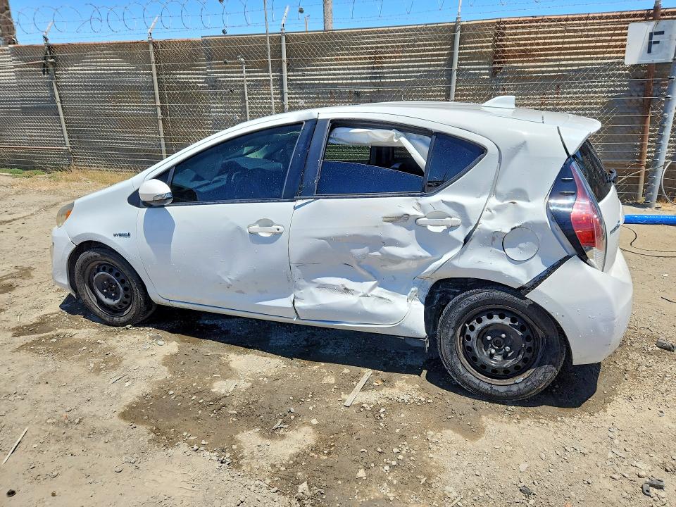 Photo 2 from auction – 2016 TOYOTA PRIUS C with VIN JTDKDTB36G1127166