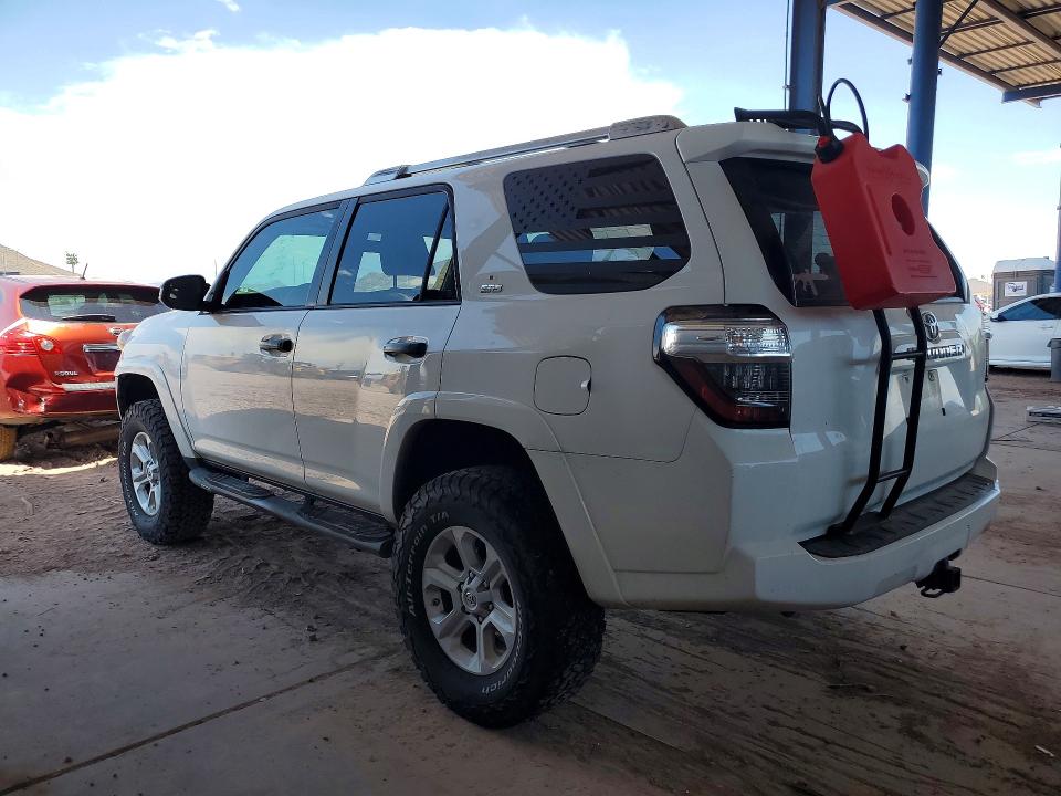 Photo 2 from auction – 2018 TOYOTA 4RUNNER with VIN JTEZU5JR4J5174546