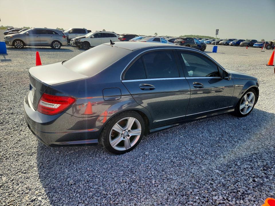 Photo 3 from auction – 2014 MERCEDES-BENZ C with VIN WDDGF4HB1EA960414
