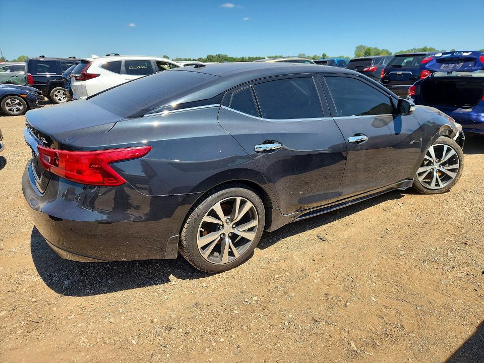 Photo 3 from auction – 2017 NISSAN MAXIMA with VIN 1N4AA6AP9HC399720
