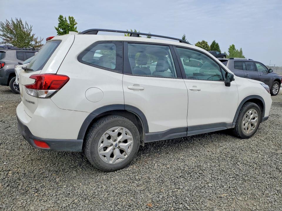 Photo 3 from auction – 2019 SUBARU FORESTER with VIN JF2SKACC5KH530128