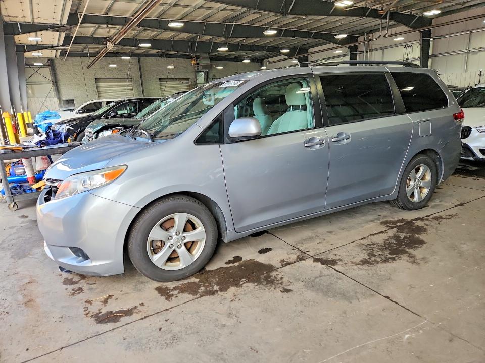 2014 TOYOTA SIENNA - Търг №60964116