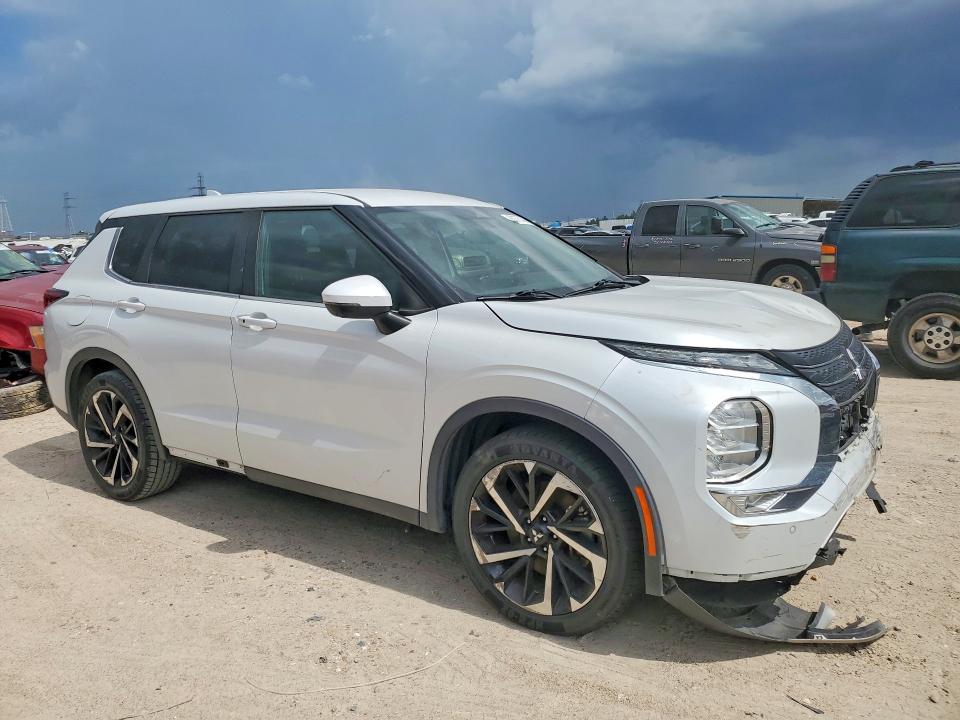 Photo 4 from auction – 2023 MITSUBISHI OUTLANDER with VIN JA4J3UA84PZ024101