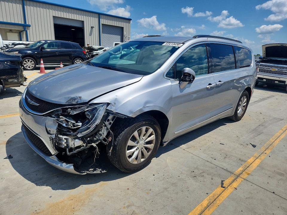 CHRYSLER PACIFICA 2017 with VIN 2C4RC1BG1HR788108 - Photo from auction