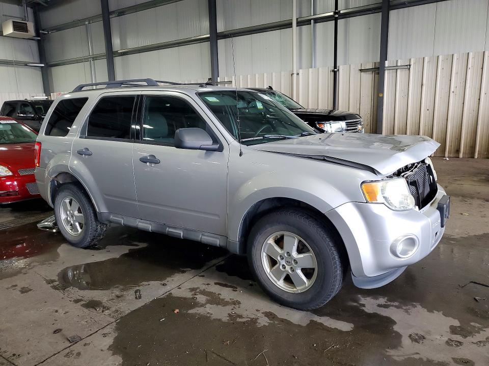 Photo 4 from auction – 2011 FORD ESCAPE with VIN 1FMCU9DG3BKC38974